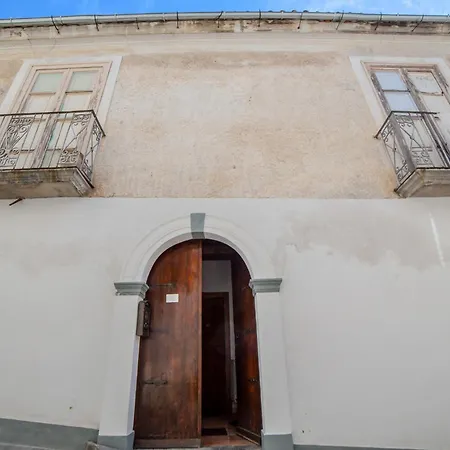 Casa Lanzara - Dimora Storica Nel Cuore Del Pollino